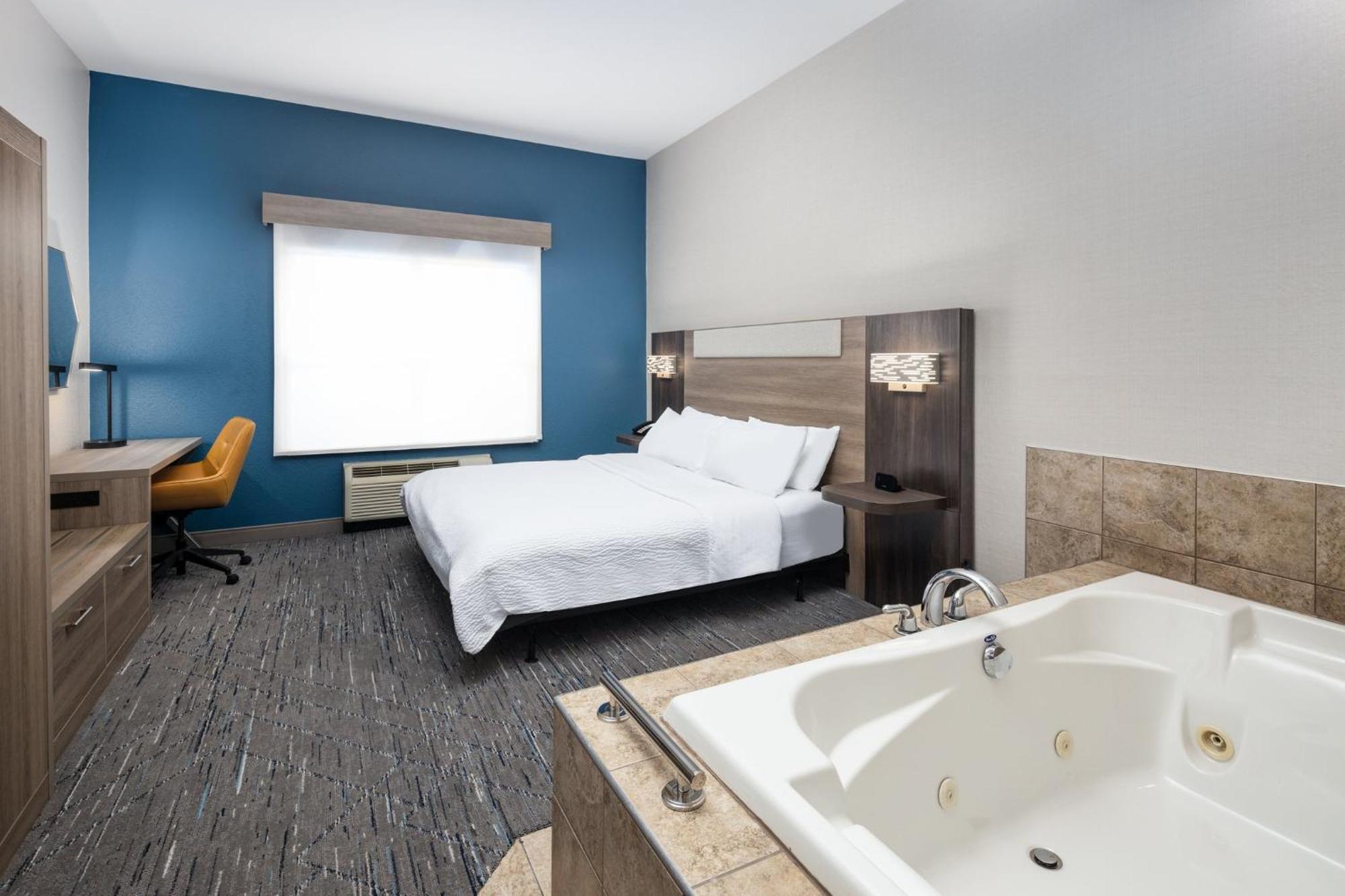 Holiday Inn Express & Suites - Green Bay East By Ihg Exterior photo