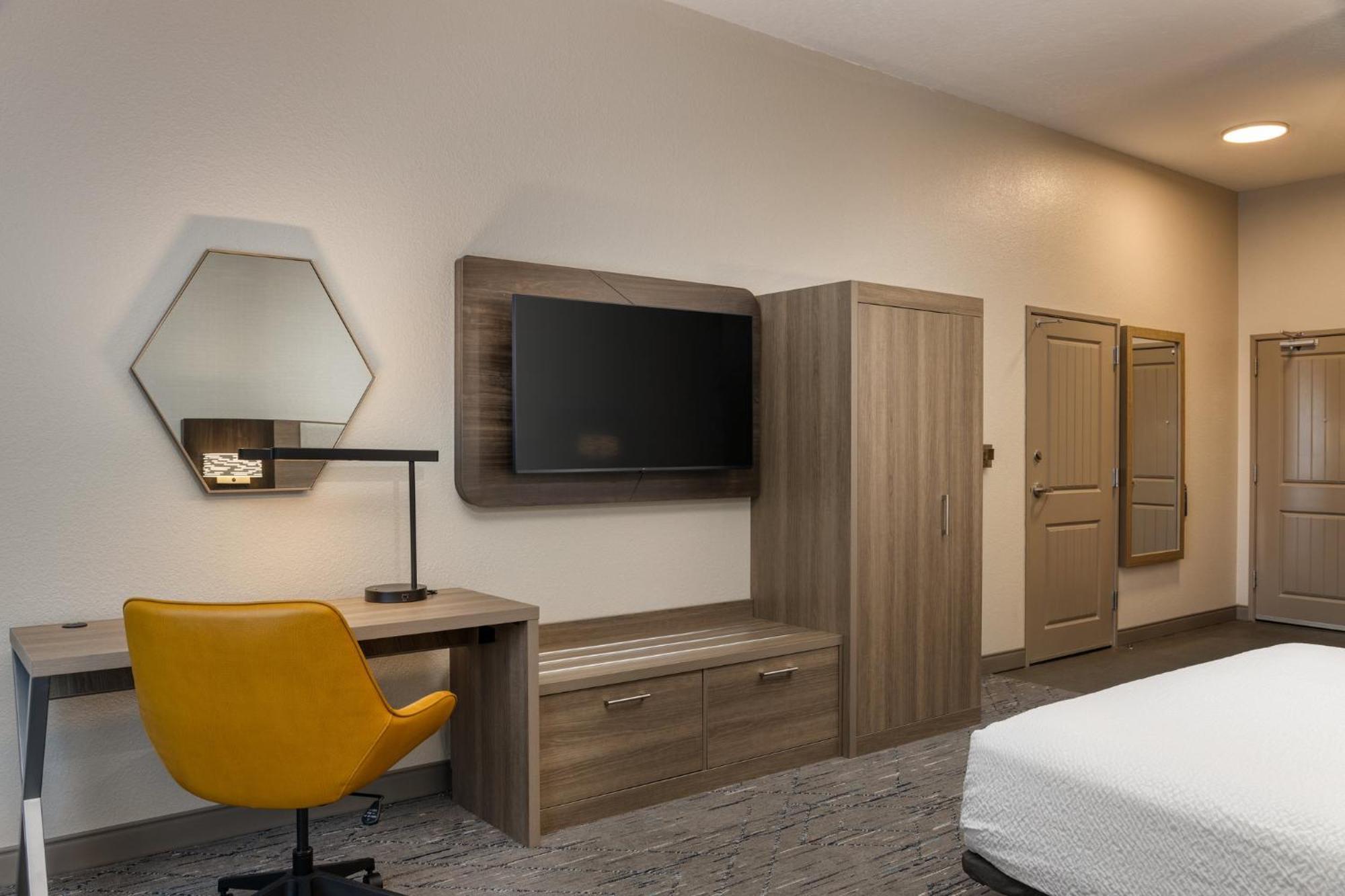 Holiday Inn Express & Suites - Green Bay East By Ihg Exterior photo