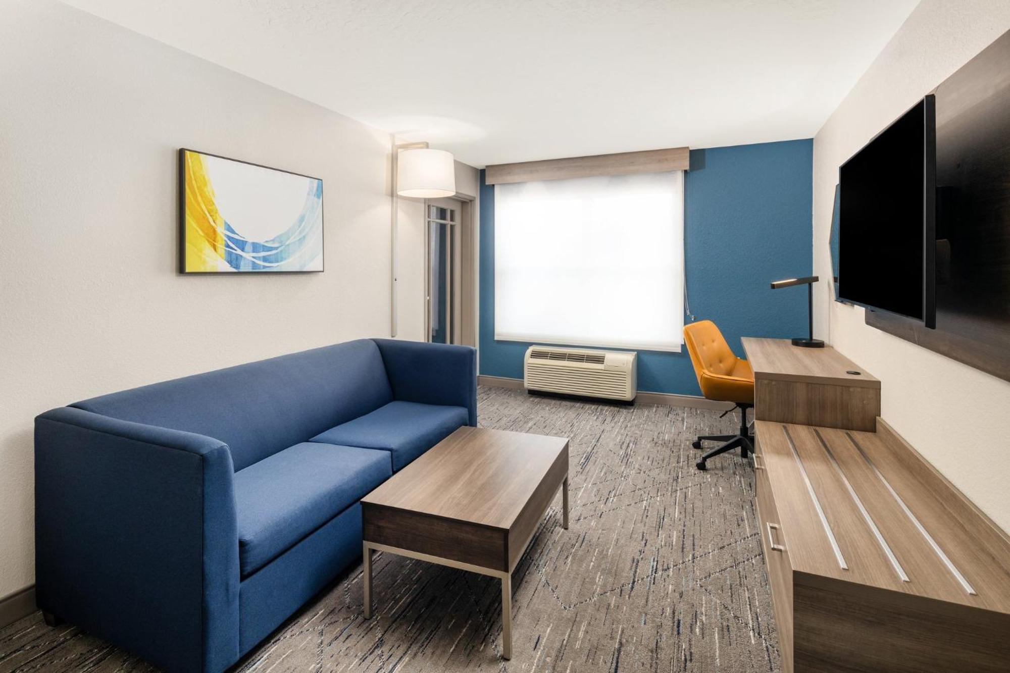 Holiday Inn Express & Suites - Green Bay East By Ihg Exterior photo