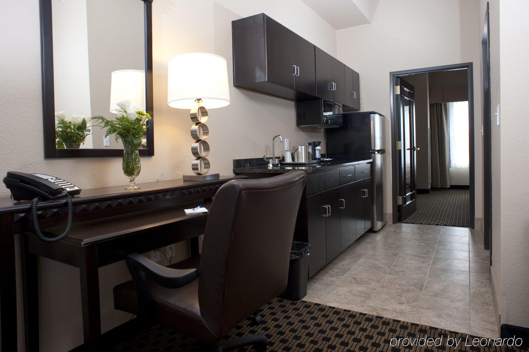 Holiday Inn Express & Suites - Green Bay East By Ihg Room photo